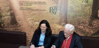 La AEF muestra su lado más solidario firmando un acuerdo con Mensajeros de la Paz