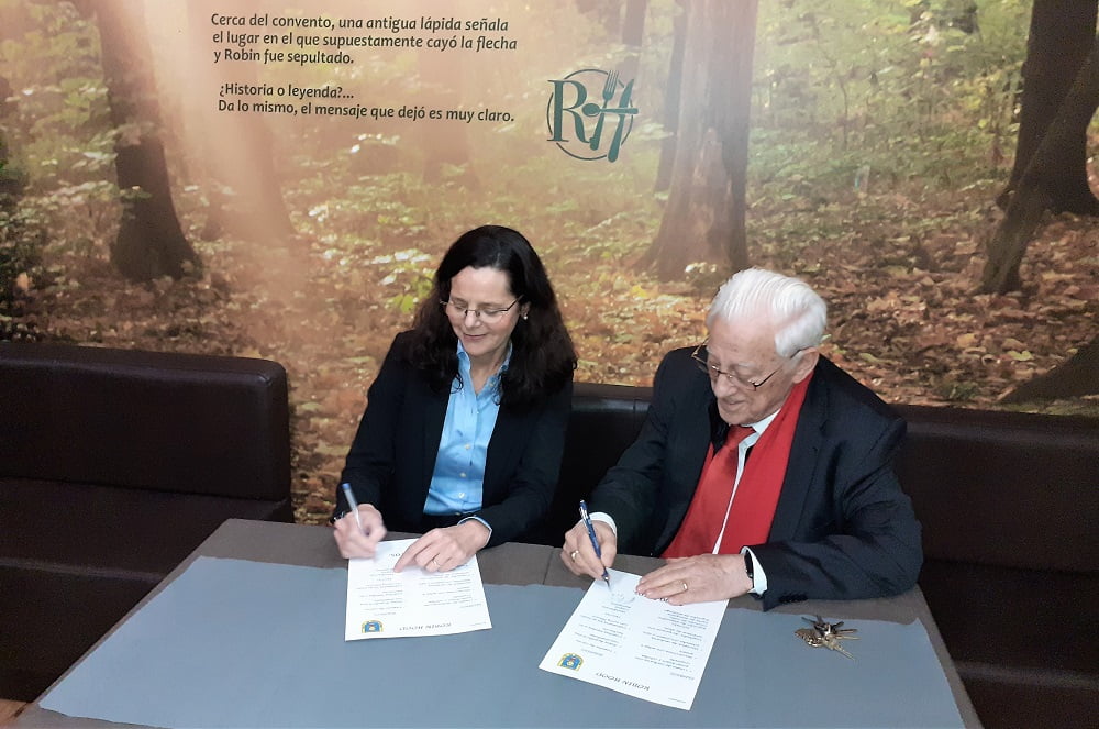 La AEF muestra su lado más solidario firmando un acuerdo con Mensajeros de la Paz